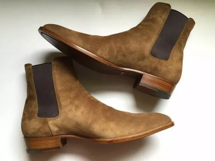 Luxury leather Chelsea boots with elastic sides and slip-on design High-quality leather Chelsea boots with sleek, minimalist style Premium leather Chelsea boots featuring elastic panels and pull tab Handcrafted leather Chelsea boots with classic design and exceptional quality Men's premium leather Chelsea boots with sophisticated style and comfortable fit